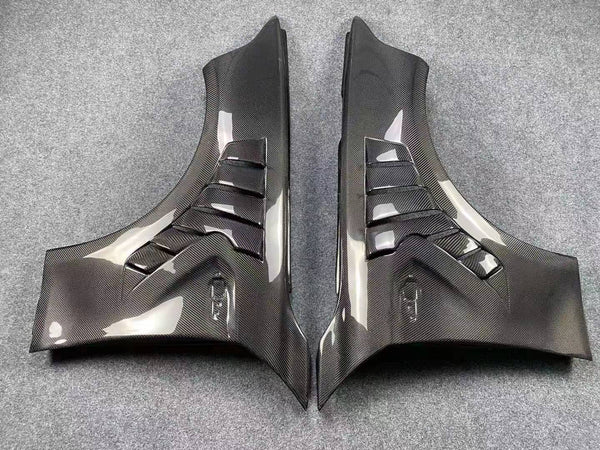 Carbon fiber fenders for BMW M2 M2c