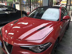 Dry carbon fiber Quadrifoglio bonnet for Giulia