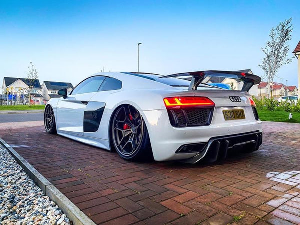 V-shaped carbon fiber rear bumper spoiler R8 V10 2017-2019